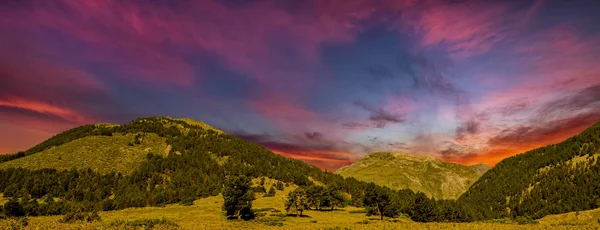 Dağlar Aran Vadinin Sırasında Gündoğumu Lleida Spanya — Stok fotoğraf