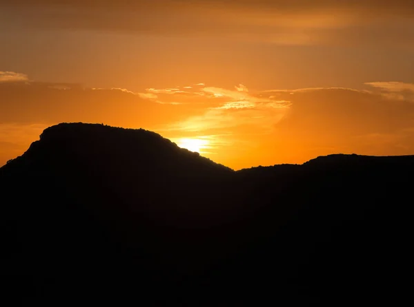 Tęczy Zachodzie Słońca Buszu Białym Tle Hiszpania — Zdjęcie stockowe