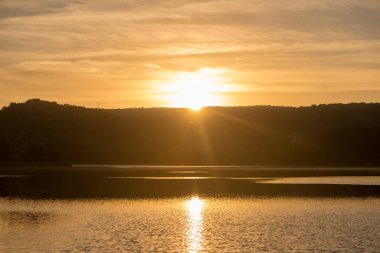 Altın gökyüzü, İspanya ile ruidera lagün gün batımı