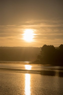 Altın gökyüzü, İspanya ile ruidera lagün gün batımı