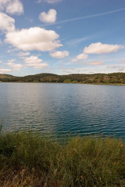 Mavi bir gökyüzü, İspanya ile Kişot rota ruidera lagünler