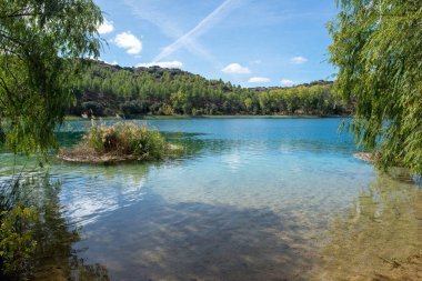 Mavi bir gökyüzü, İspanya ile Kişot rota ruidera lagünler