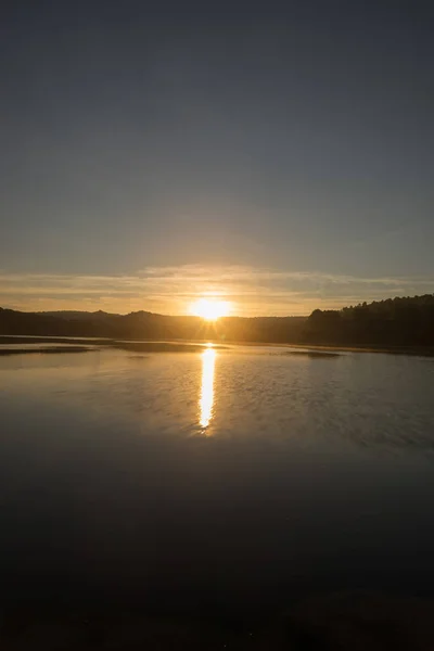 Puesta Sol Las Lagunas Ruidera Con Cielo Dorado España — Foto de Stock