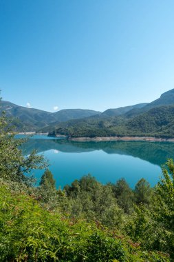 Yaz, İspanya Pirenelerde Baserca rezervuar