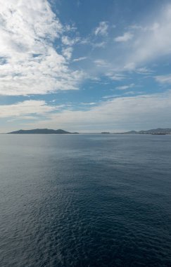 İbiza Adası bir tekneden İspanya sahillerinin