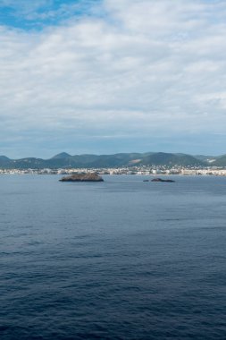 İbiza Adası bir tekneden İspanya sahillerinin