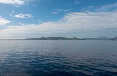 İbiza Adası bir tekneden İspanya sahillerinin