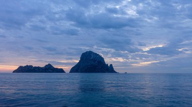 Gün batımında Es Adası vedra Ibiza, İspanya