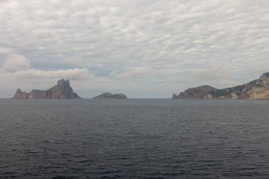 Bir tekneden İspanya es vedra arkadan Adası