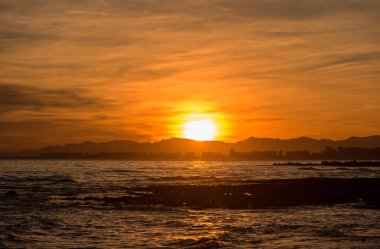 Benicasim içinde renega gün batımında, İspanya sahillerinin
