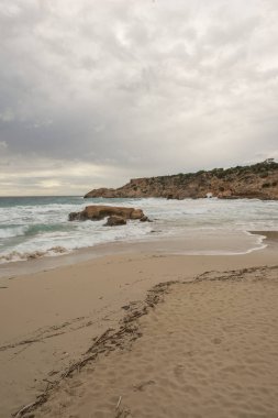 San Antonio de Ibiza Koyu'nda bir bulutlu gün, İspanya