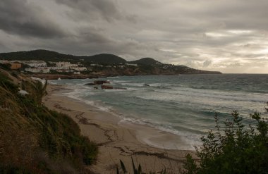 San Antonio de Ibiza Koyu'nda bir bulutlu gün, İspanya