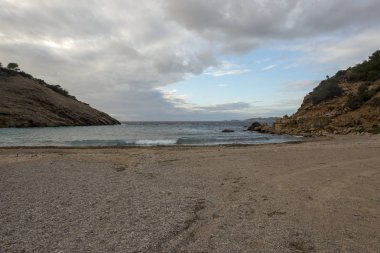 San Antonio de Ibiza Koyu'nda bir bulutlu gün, İspanya