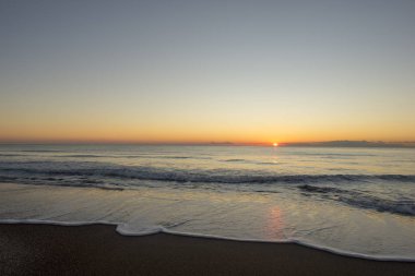 Sunrise bir plajda Denia, Alicante, İspanya