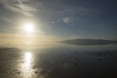 Panoramik bir günbatımı ebro Delta deniz, İspanya