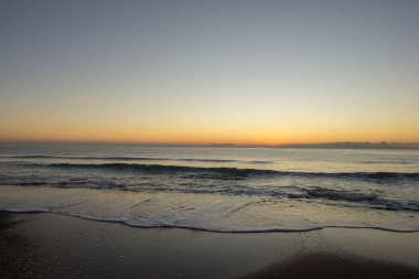 Sunrise bir plajda Denia, Alicante, İspanya