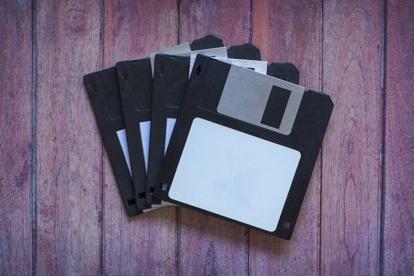 Kahverengi Ahşap Arka Plan Disketlerle Antika — Stok fotoğraf