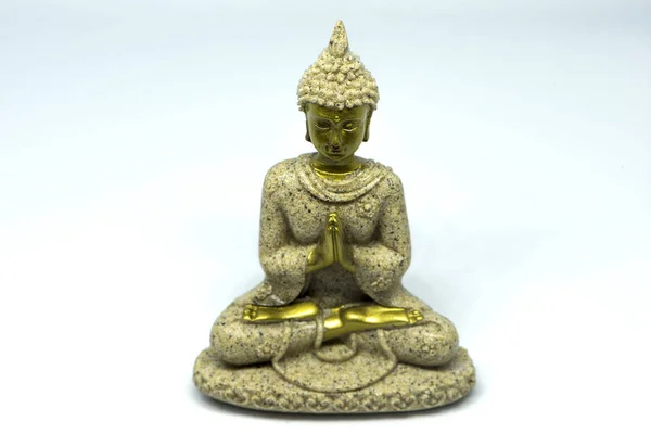 Uma Figura Buddha Meditando Fundo Branco — Fotografia de Stock