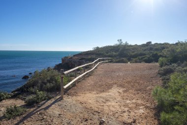 Ametlla de Mar tarragona, İspanya kıyısında yürümek