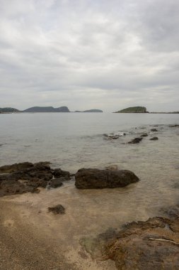 Santa Eulalia kıyılarında bir bulutlu gün, Ibiza, İspanya