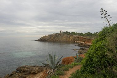 Santa Eulalia kıyılarında bir bulutlu gün, Ibiza, İspanya