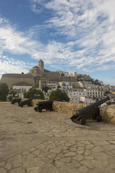 Gamla Kanoner Den Medeltida Byn Ibiza Spanien — Stockfoto