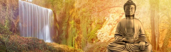 Eine Buddhafigur Neben Einem Wasserfall Spanien — Stockfoto