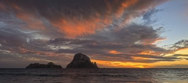 Günbatımı Ibiza, İspanya Es Vedra Island üzerinde