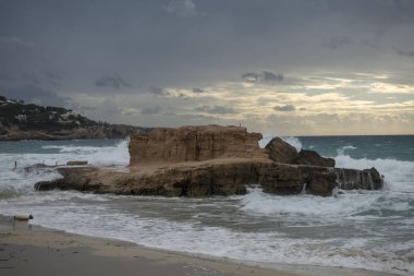 Ibiza sahil çok kötü deniz, İspanya ile bir gün