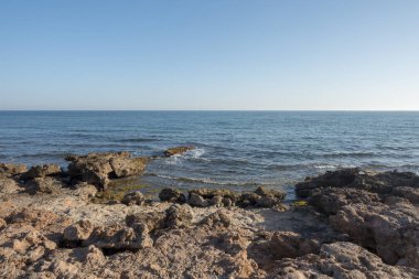 Deniz ve dalgalar arasında Oropesa ve Benicasim, İspanya