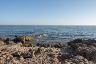 Deniz ve dalgalar arasında Oropesa ve Benicasim, İspanya