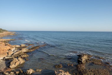 Deniz ve dalgalar arasında Oropesa ve Benicasim, İspanya