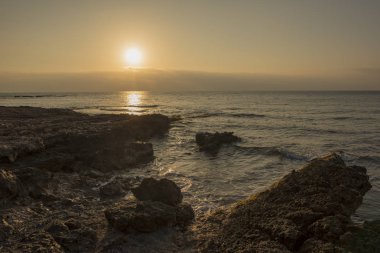 Bir gün doğumunda deniz Oropesa, Castellon, İspanya
