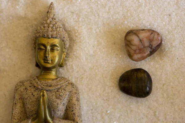 A figura de um Buda em uma posição meditativa — Fotografia de Stock