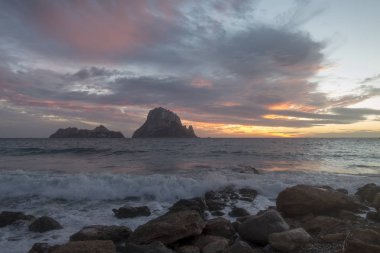 Güzel bir gün batımı üzerinde Adası, Es Vedra, Ibiza