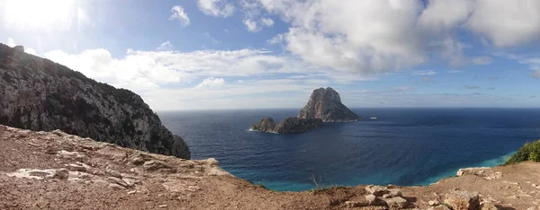 Ein schöner sonnenuntergang auf der insel es vedra, ibiza — Stockfoto