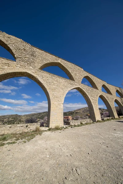 Akwedukt w średniowiecznej wiosce Morella — Zdjęcie stockowe