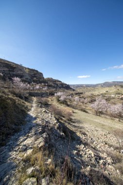 Morella şehir yanındaki dağ yolundan