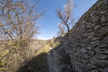 Morella şehir yanındaki dağ yolundan
