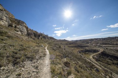 Morella şehir yanındaki dağ yolundan