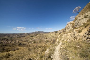 Morella şehir yanındaki dağ yolundan