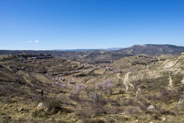 Morella şehir yanındaki dağ yolundan
