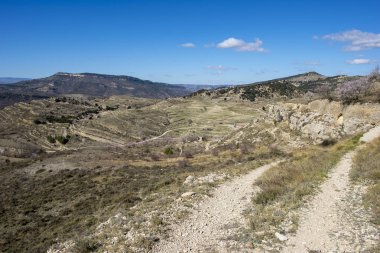 Morella şehir yanındaki dağ yolundan