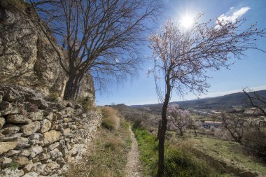 Morella şehir yanındaki dağ yolundan