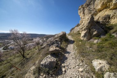 Morella şehir yanındaki dağ yolundan