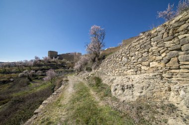 Morella şehir yanındaki dağ yolundan