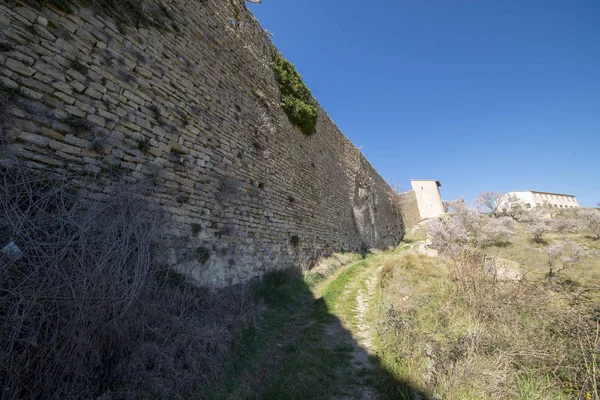 Morella şehir yanındaki dağ yolundan