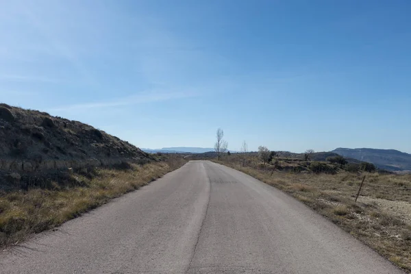 Valencia dağ üzerinden asfalt yol