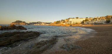 Akdeniz'in yanındaki Tossa de mar köyü