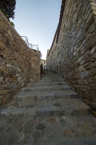 Las calles del pueblo de Tossa de Mar —  Fotos de Stock